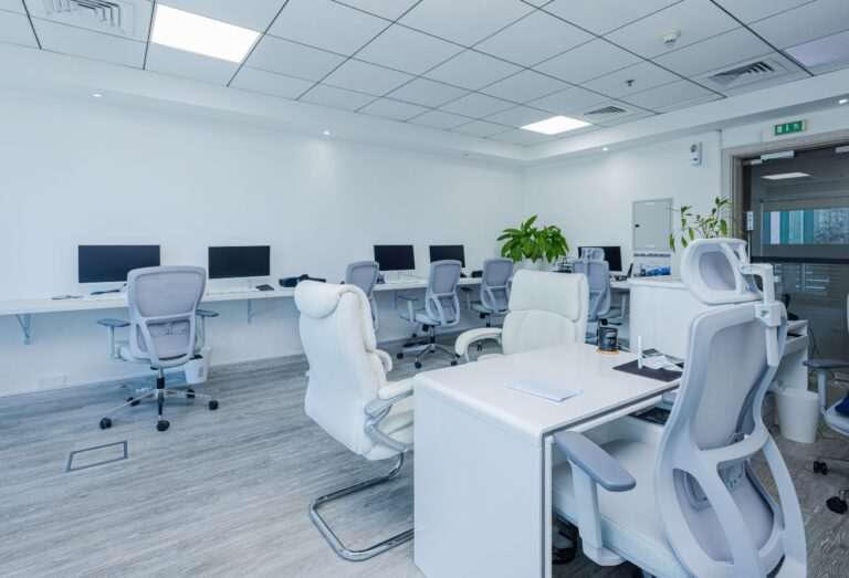 Furnished| Canal & Skyline View | Bright Workspace