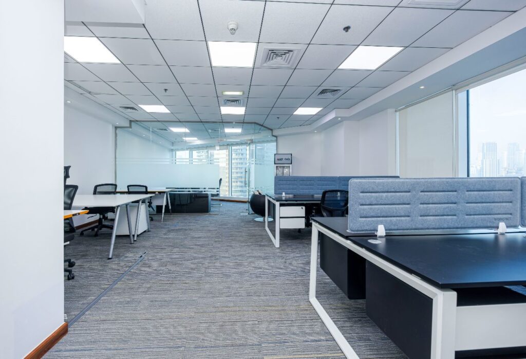 Fitted | BK & Canal View | Partitioned Workstation
