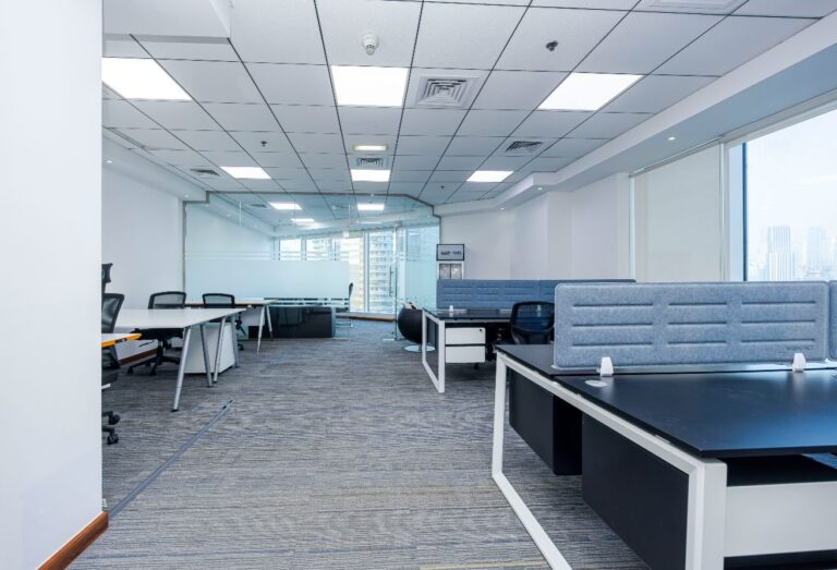 Fitted | BK & Canal View | Partitioned Workstation