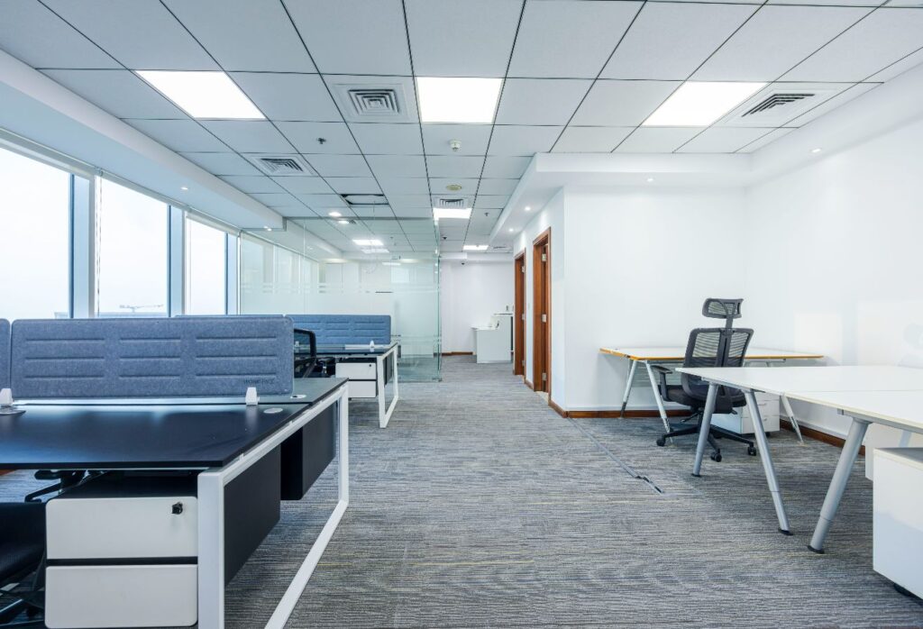 Fitted | BK & Canal View | Partitioned Workstation