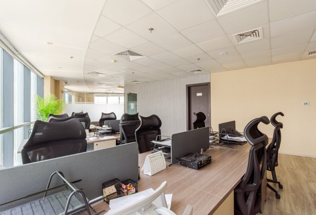Fully Furnished | With Workspace and Meeting Room