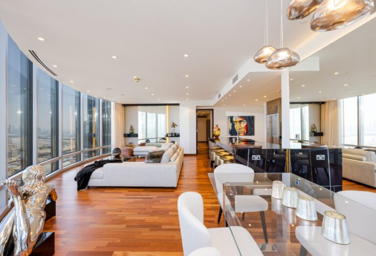 Fully Upgraded | 2 Entrances | 1 Lift Access